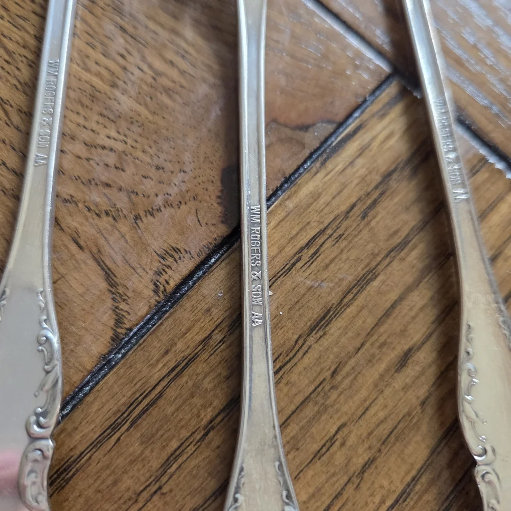 Wm Rogers & Son AA Silverplated Cocktail Forks (8)